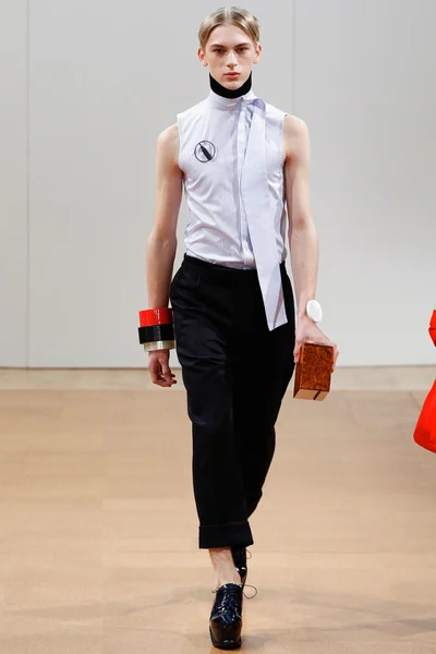 Look 10